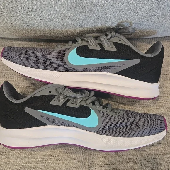 Nike Gray and Blue Women's Shoes - Picture 6 of 6